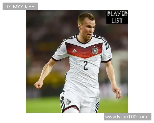 13位足球巨星头像汇聚成球，见证传奇之力与荣耀时刻