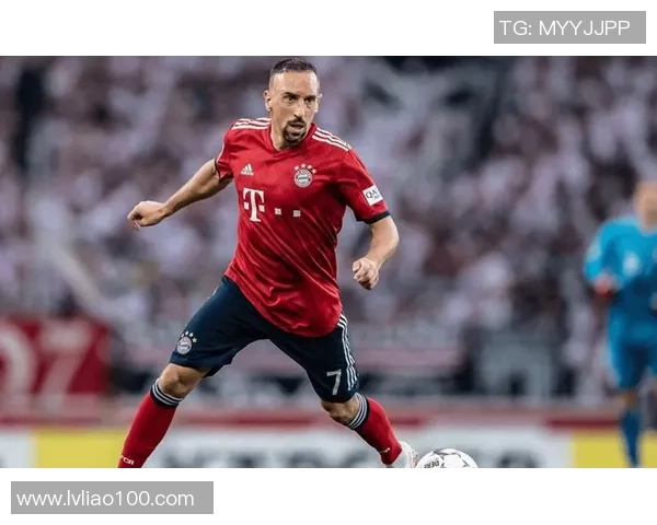 37岁足球球星再创高光时刻展现惊人竞技状态引发热议 37岁足球球星再创高光时刻展现惊人竞技状态引发热议