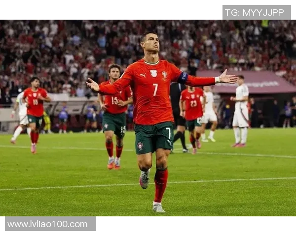 C罗足球生涯成就与排名分析 从年轻才俊到全球巨星的辉煌历程 C罗足球生涯成就与排名分析 从年轻才俊到全球巨星的辉煌历程