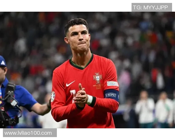 世界足球左后卫球星排名前十榜单分析与评选标准解析