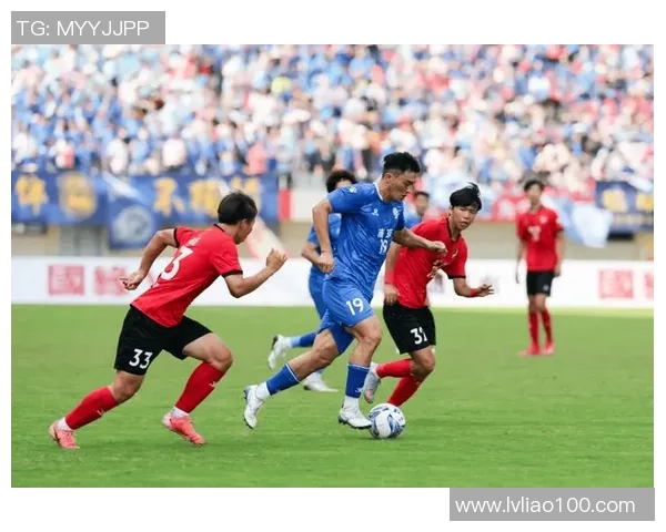 从草根到巨星一名足球少年的逆袭与荣耀追梦之路