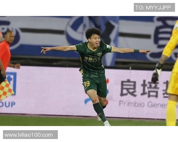 新晋足球球星闪耀绿茵场引领球队开启全新辉煌时代